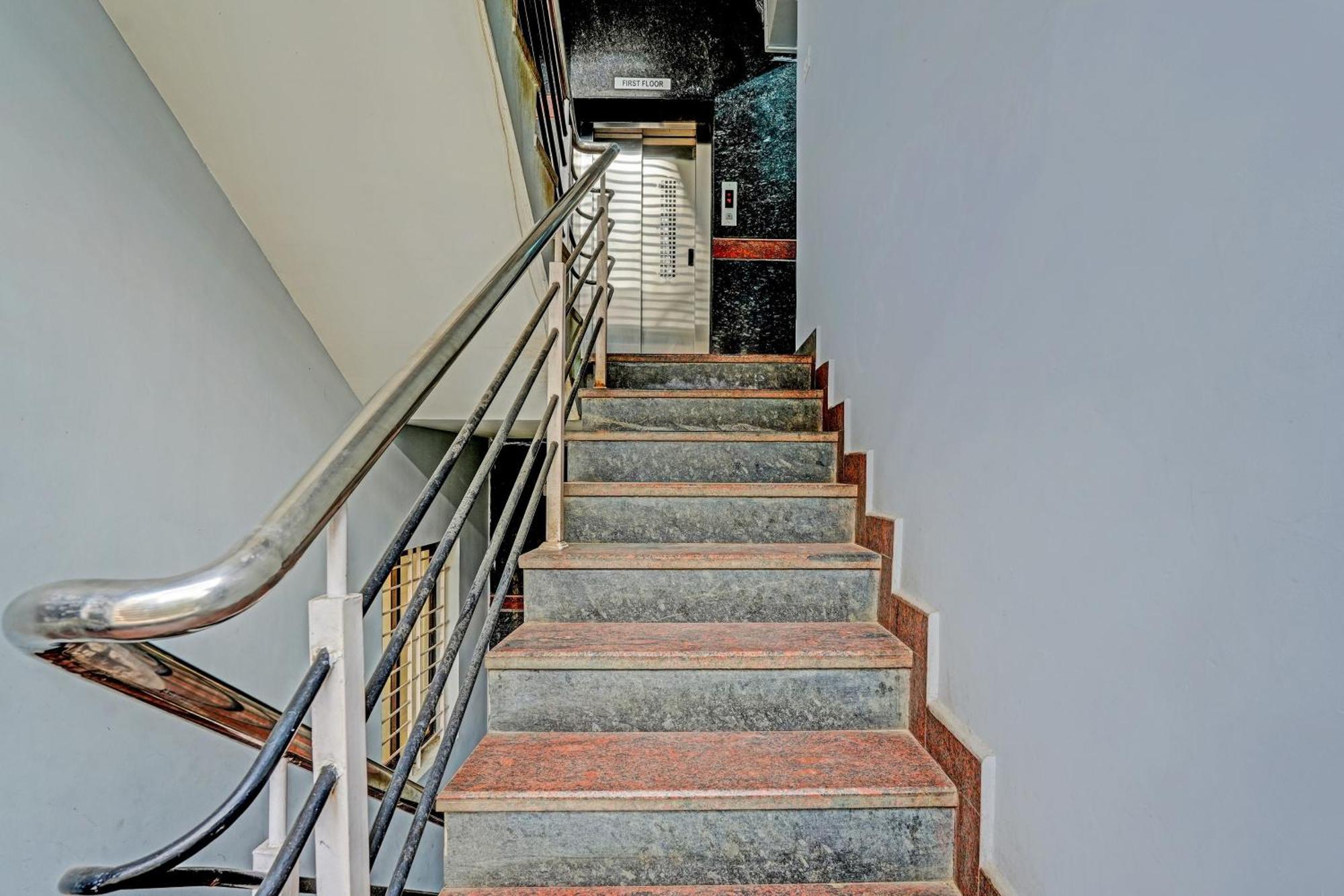 โอโย 13670 สกายลาร์ค เซอร์วิซ อพาร์ตเมนต์ Hotel บังกาลอร์ ภายนอก รูปภาพ